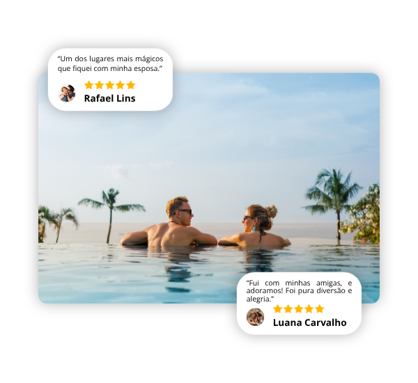 Casal em piscina de borda infinita com resenhas de viajantes sobrepostas